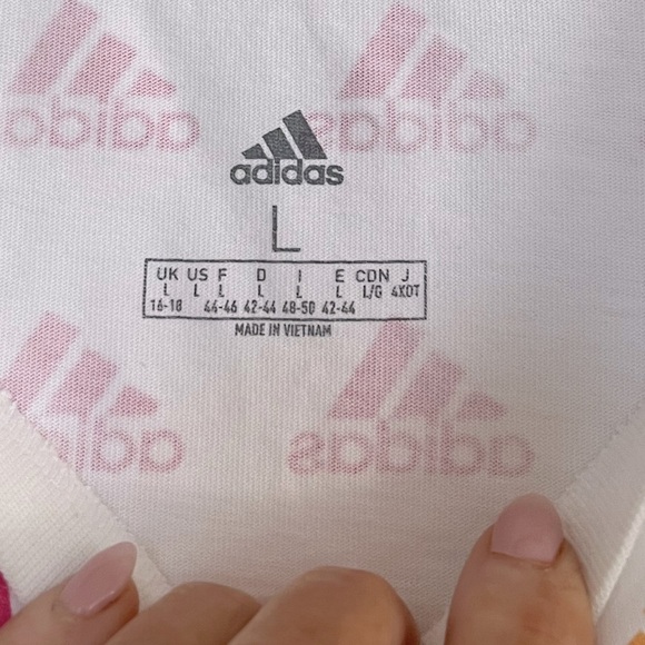 Adidas Essentials Boyfriend Gradient Logo Tee Size Large - Picture 7 of 7